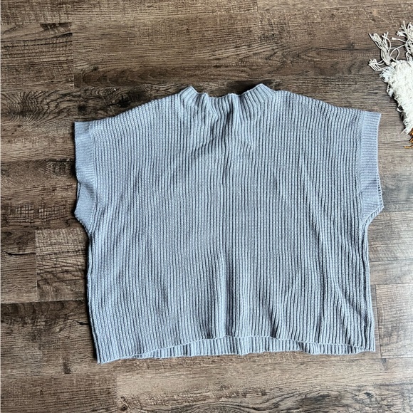 Gray Ribbed Women's Top - Picture 2 of 3